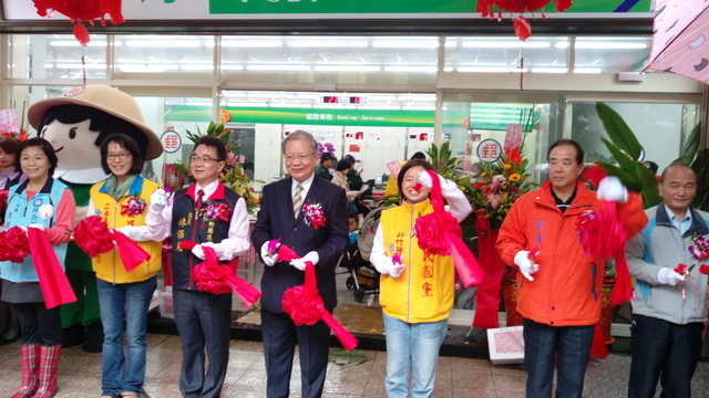 竹北成功郵局開幕　迎財神、敲鑼歡慶