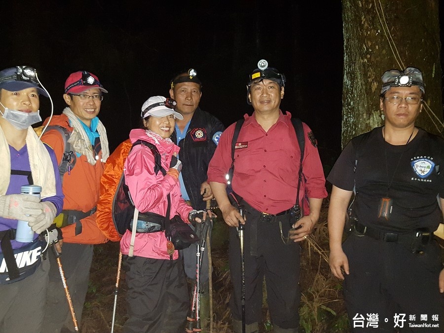 7遊客攀加里山迷途受凍　警消深夜馳援助脫困
