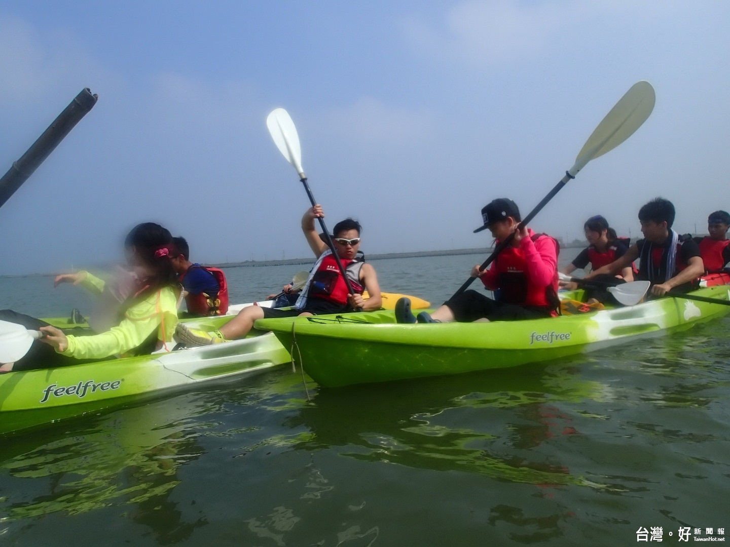 體驗北門沿海在地特色　高中生獨木舟勇闖北門潟湖