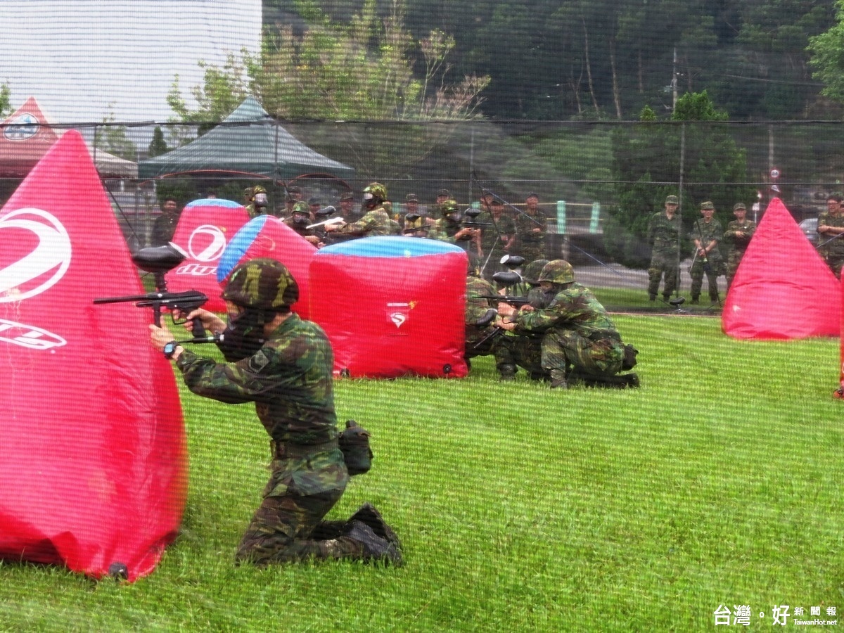 兵整中心漆彈射擊臨戰訓練。〈圖片兵整中心提供〉