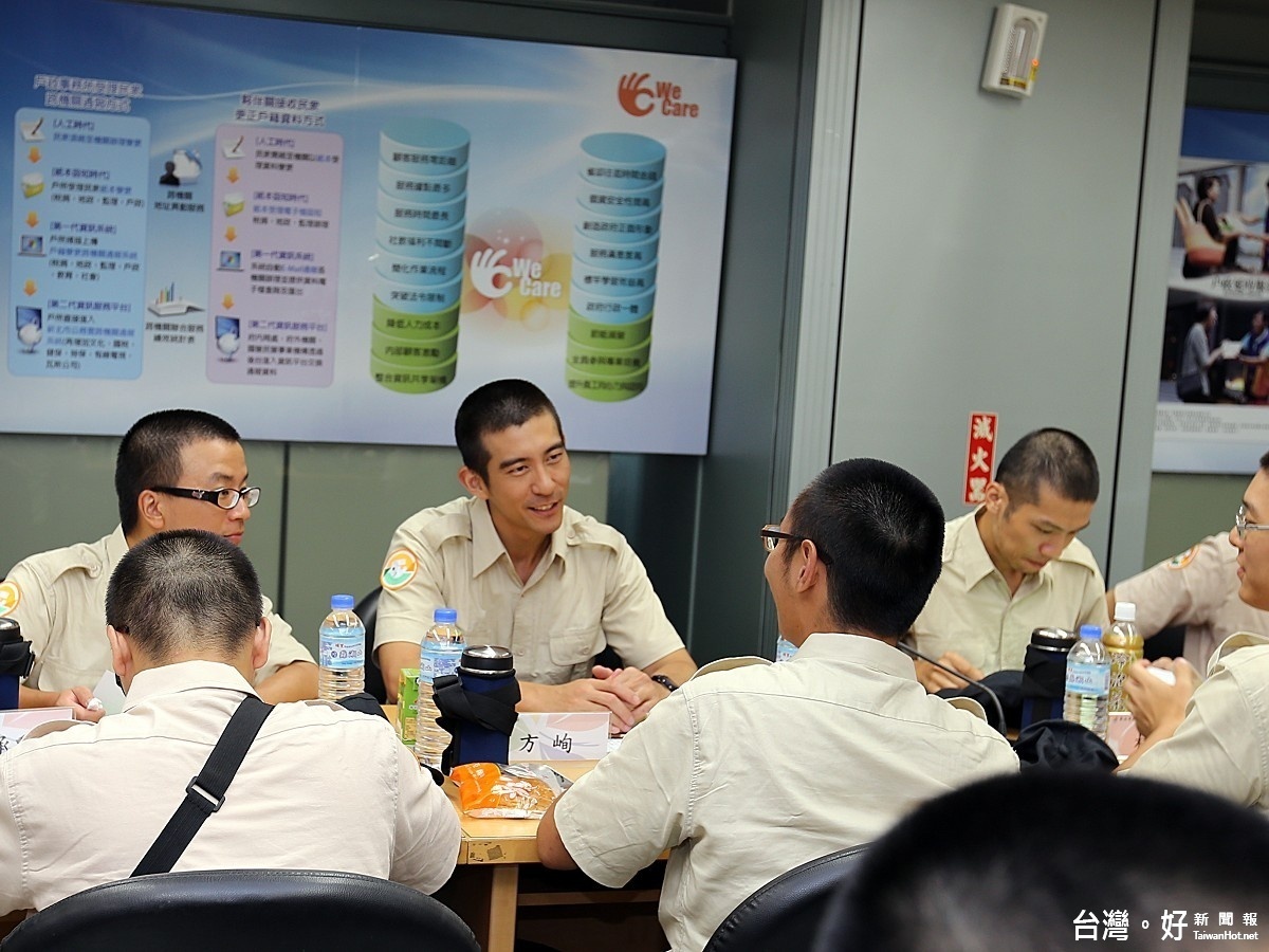 知名藝人修杰楷正式到新北市民政局報到服勤。（圖／記者黃村杉攝）