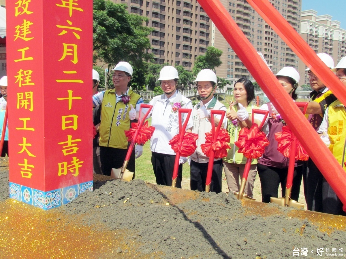 蘆竹忠孝西橋改建動工，市長鄭文燦與市議員們共同執鏟預祝順利完工