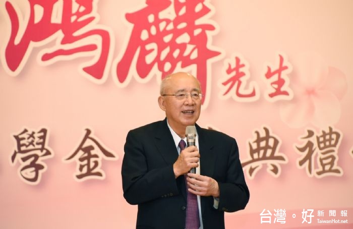 伯仲文教基金會董事長吳伯雄期許同學們為台灣做更多事情，讓台灣變得更好。 