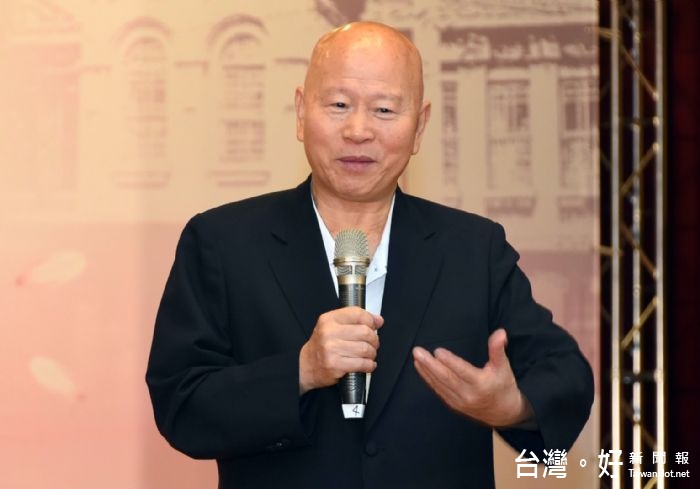 前民進黨主席許信良鼓勵桃園優秀學子奮發向上，恭喜得獎同學，也向吳家致敬。