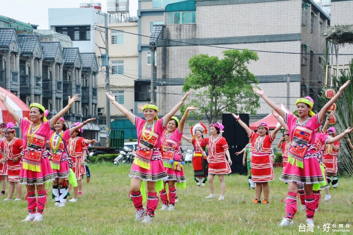 桃園市長鄭文燦出席「105年度桃園市楊梅區原住民族豐年祭ilisin活動」。