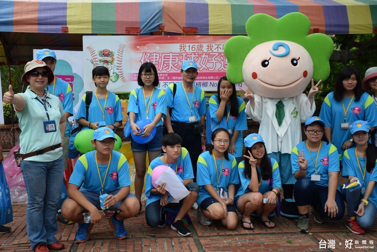 台南市立醫院、安平區衛生所成年禮中，透過活動讓青少年能夠遠離菸、毒，建立正確的健康知識。