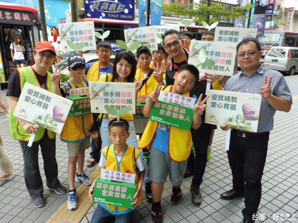 補習教育全國總會愛心育苗號召 150位同學在 街頭行善募發票