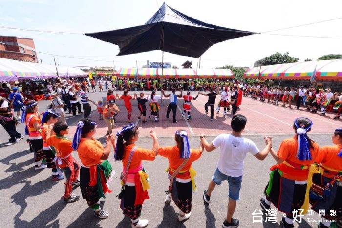 桃市長鄭文燦出席「大園區原住民族豐年祭ilisin活動」時表示，期望將桃園打造為原住民族的第二個故鄉。 