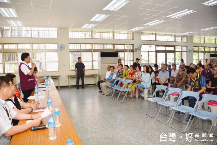 桃園市長鄭文燦視察「集會所增建無障礙設施（電梯）工程」表示，，讓集會所不只好用、實用，且讓長輩更方便。