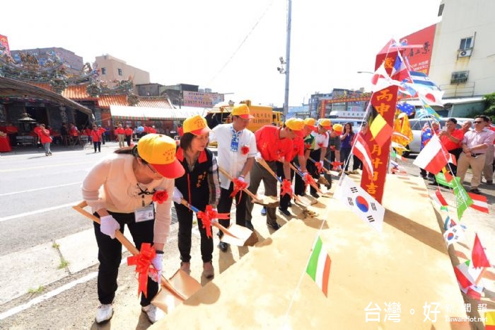 楊梅頭重溪三元宮動土典禮，鄭市長表示，祈求三官大帝保佑，讓楊梅建設蓬勃發展。