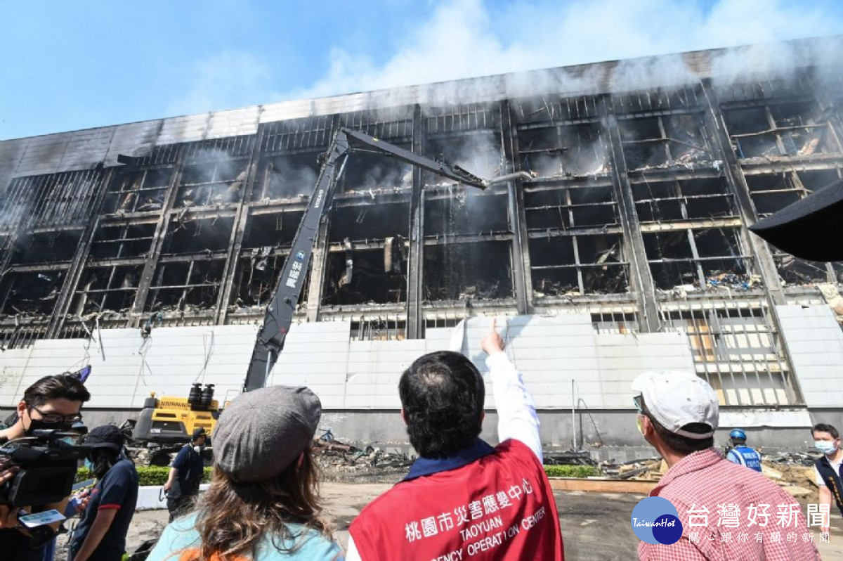 美福倉儲大火災後情形。