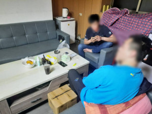 斗南警二樓包廂內發現二男一女坐在沙發上，精神呈現恍呼狀態，警方將三人依毒品罪偵辦/斗南警分局提供