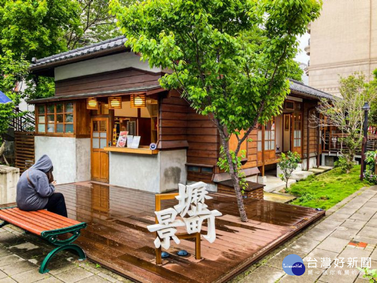 壢景町作為中壢故事館之一，中壢車站商圈發展協會在壢景町辦理櫻花市集及主題舞台表演