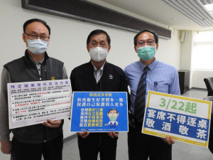 南投縣長林明溱28日縣務會議後，更率衛生局長陳南松、警察局長黃永志，宣示加強防疫的決心，特別呼籲民眾全力配合新升級的防疫措施。（圖/南投縣政府）