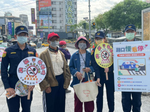 雲林縣警局前往斗六火車站宣導交安／警方提供