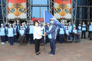 111年全國身心障礙國民運動會嘉義市代表隊授旗典禮，由嘉義市長黃敏惠親自授旗／嘉義市府提供