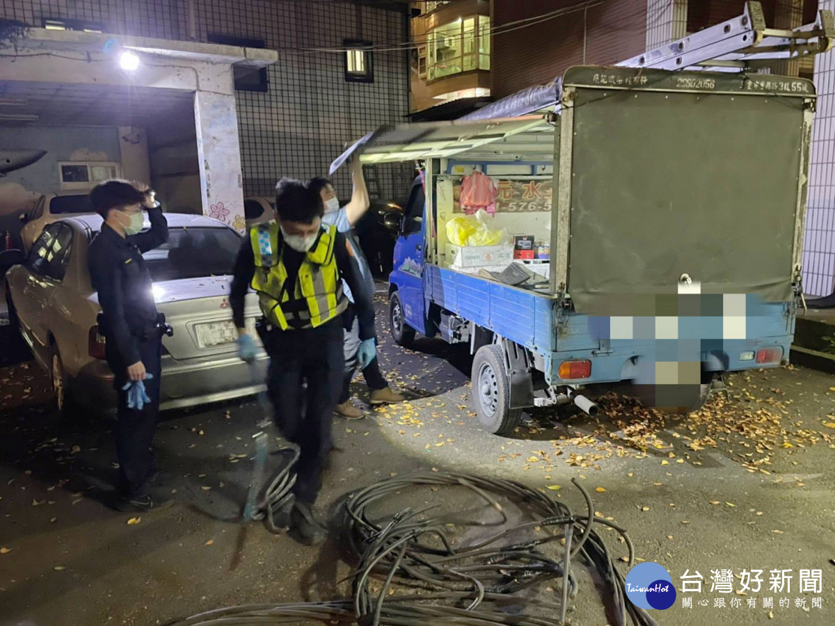 銅價上漲小偷覬覦，大園警深夜巡邏查獲電纜線竊賊<br />
<br />
