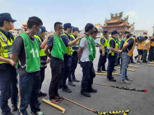 台西警分局在台西鄉安西府舉行突發性街頭聚眾滋擾案件演練／警方提供