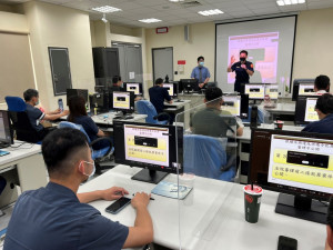 台中市警察局大雅分局邀請臺中地檢署主任檢察官進行跟騷法教育訓練。