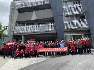 台中沙鹿紫雲宮捐贈梨山消防分隊價值約新台幣196萬元的消防警備車及救難器材。