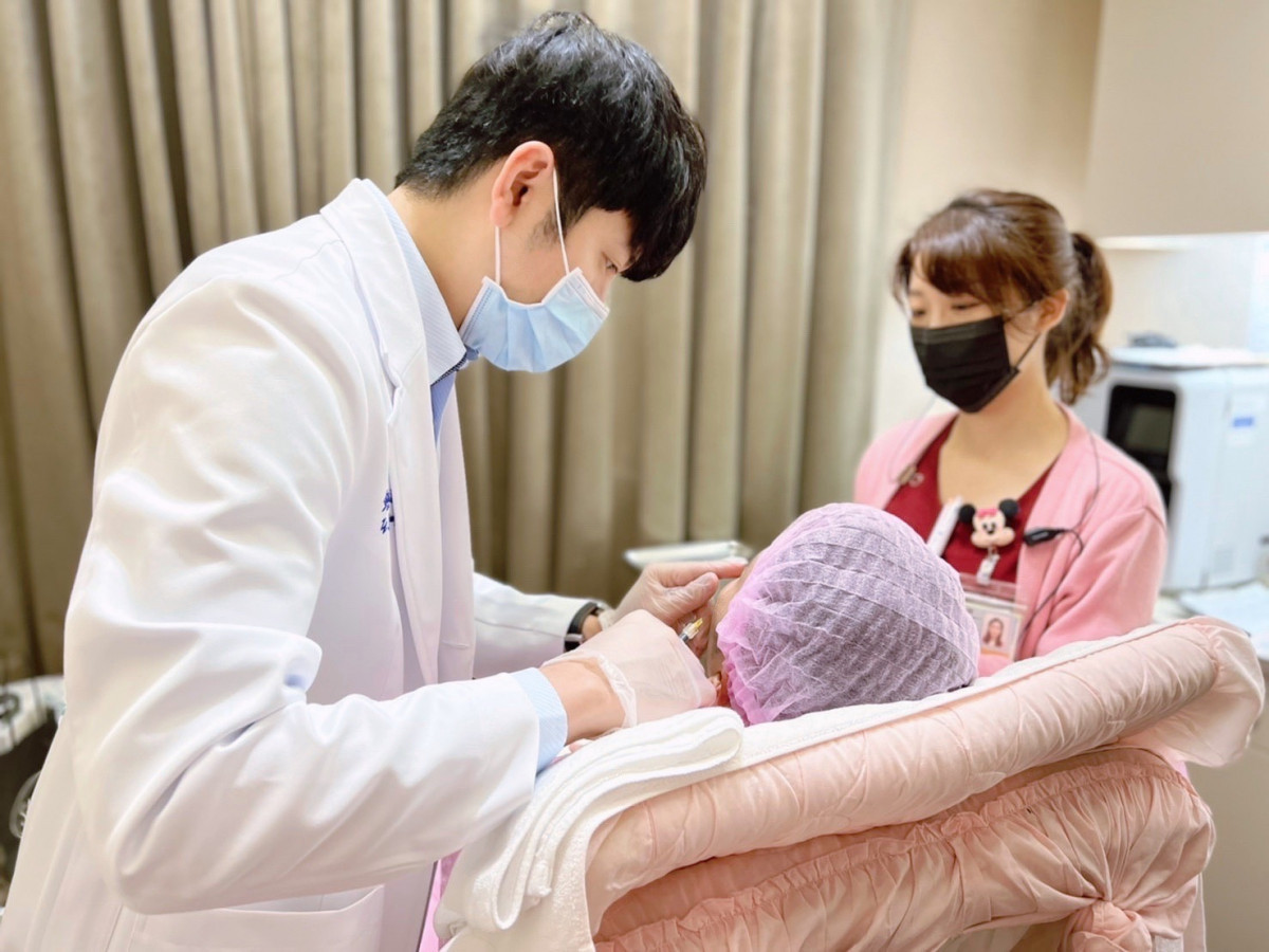 鍾昀志醫師提醒民眾進行微整形一定要到合格的醫療院所。
