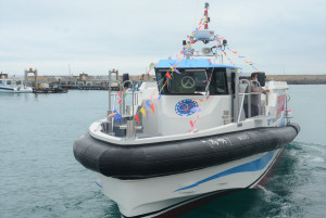 澎湖白沙鄉新交通船「鳥嶼號」首航　賴峰偉期許提供安全回家的路