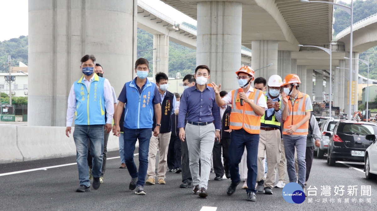 國道四號豐原端豐勢路匝道30日上午11時開放通車，立委江啟臣、台中市議員張瀞分、陳本添及市議員參選人吳振嘉前往會勘。