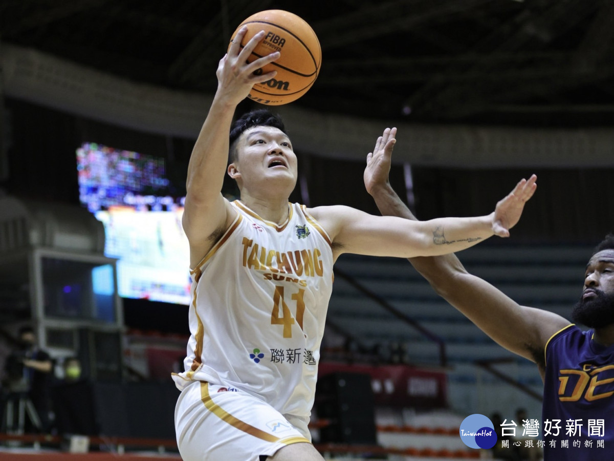 台中太陽全隊將士全力奮戰，勇奪季後賽第二勝，成功挺進冠軍賽。