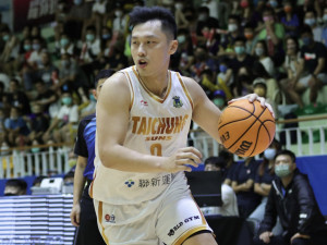 台中太陽全隊將士全力奮戰，勇奪季後賽第二勝，成功挺進冠軍賽。