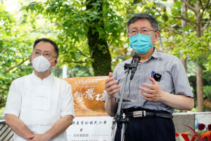 台北市長柯文哲（右）與副市長蔡炳坤（左）。（圖／台北市府秘書處媒體事務組）