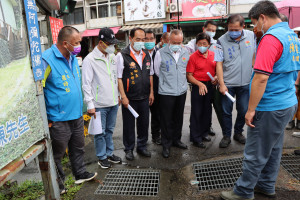 豪雨驟降導致水美街淹水　徐耀昌視察排水問題指示加速改善工程