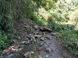 郡大林道新崩塌情況(拍攝地點：郡大林道12K+320)（圖片/南投林管處提供）