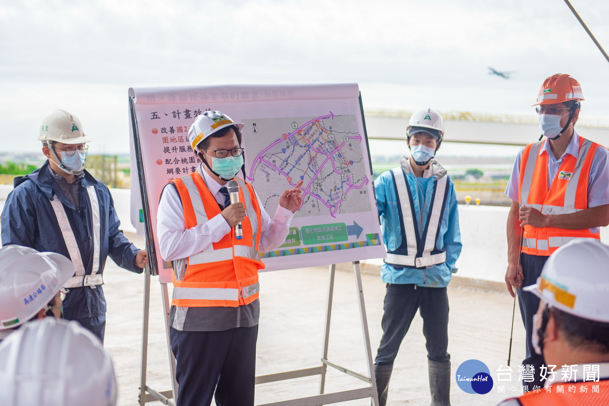 桃園市長鄭文燦於視察「國道2號大園交流道至台15線新闢高速公路工程」中致詞。