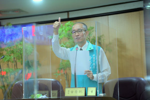 ▲捷運綠線施工交通阻塞民怨多，市議員黃景熙：應實施路段管制及替代路線。（圖/市議會提供）