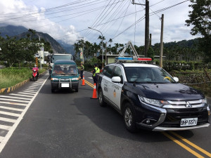 信義警方加強違規稽查取締。