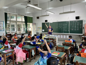 兼顧學童課業與民眾家庭生計　屏東維持實體教學（圖／屏東縣政府提供）