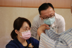 台中慈濟醫院林金瑤主任苦口婆心勸說，罹癌病人終於點頭接受治療。