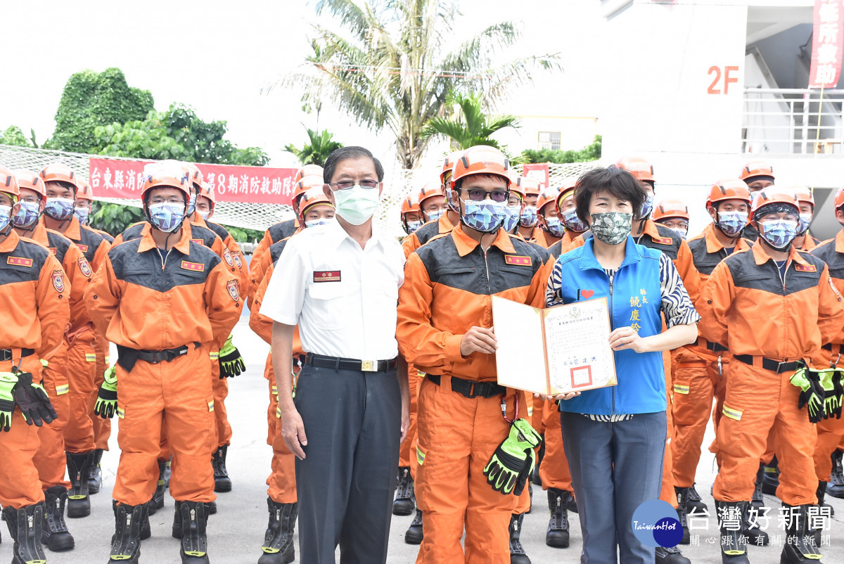 臺東縣消防救助隊第8期訓練結訓　饒慶鈴：明年續調超勤津貼為警消加油