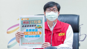 ▲高市65歲以上長輩發單接種第四劑疫苗，陳其邁說，7/31前加碼好禮請盡速施打。（圖／記者 許高祥 翻攝）