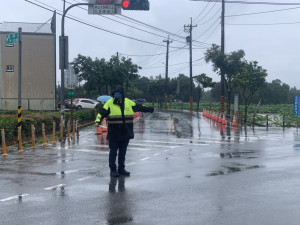 桃園蓮花季登場，大園警方實施交通管制。