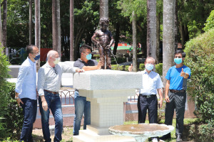 嘉義公園尿尿小童「甩肉成功」，已恢復原來的古銅色樣貌／嘉義市府提供