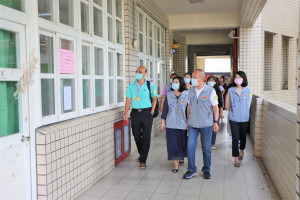 苗栗國中小暨幼兒園教師聯合甄選　徐耀昌巡視考場為考生加油打氣