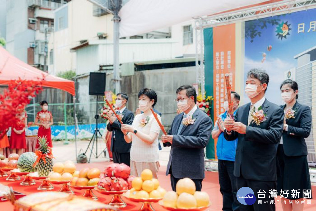 市長及貴賓上香祝禱。<br />
<br />
