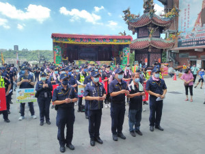 大溪分局普濟堂參拜，一同祈求繞境平安及慶典維安各項任務圓滿。