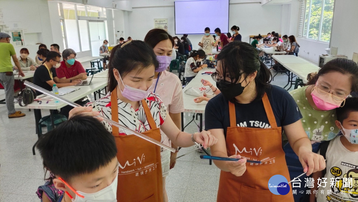 琉璃燒製前指導注意事項。圖／彰化生活美學館提供