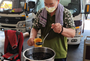 炎炎夏日防熱傷害 中市環保局供涼茶為清潔隊員消暑