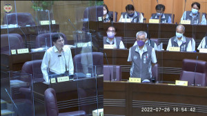 藍議員痛批宮廟行程、官邸宴客為林智堅輔選，嚴重違反行政中立。