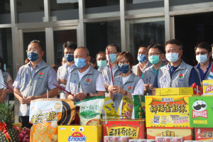 苗栗縣府普渡祭拜　徐耀昌祈求國泰平安保佑鄉親健康