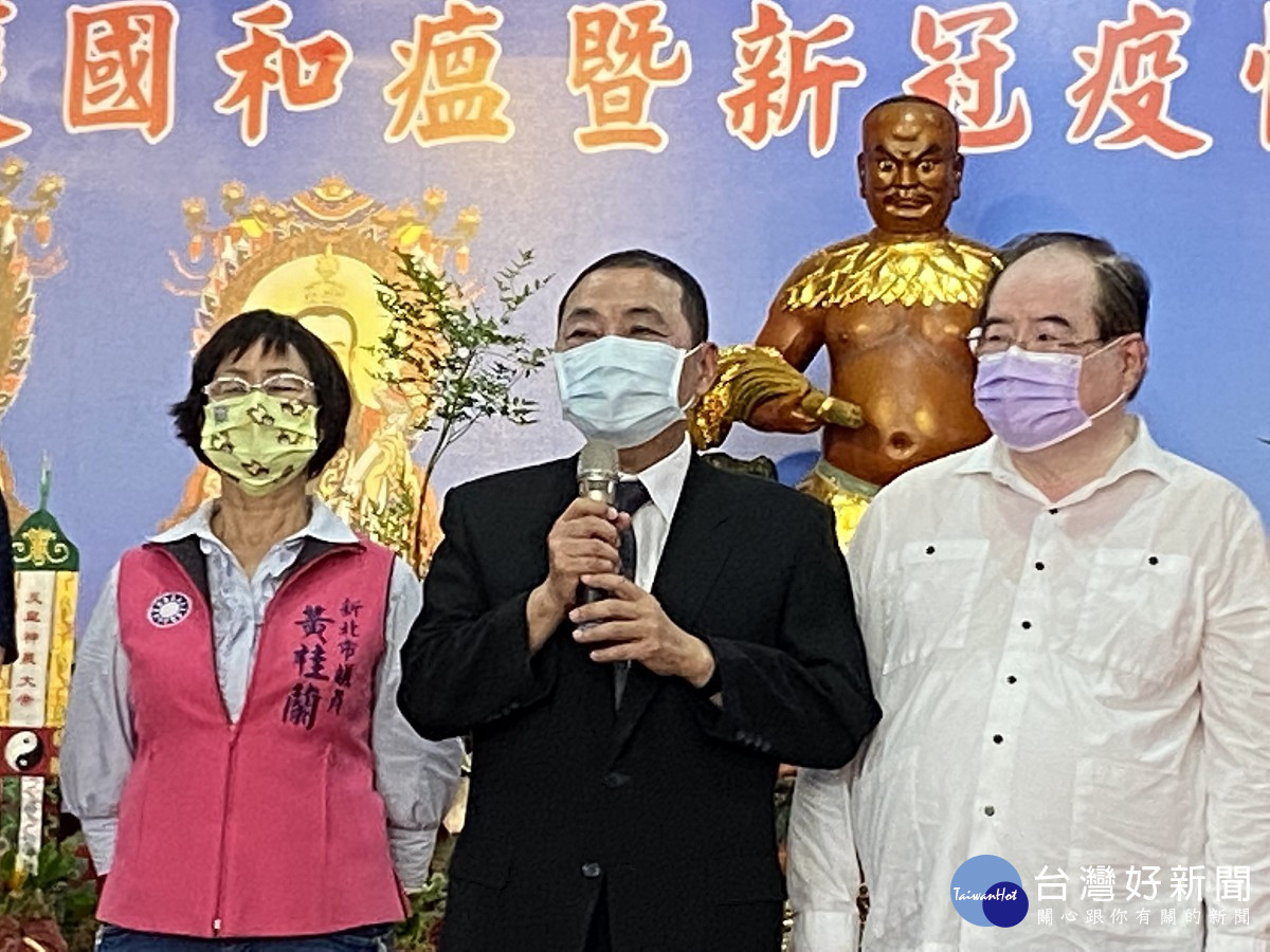 宗教界護國祈福暨超薦法會　侯友宜上香禮佛祈願亡靈安息 台灣好新聞 第2張