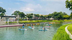 台中豐原葫蘆墩公園首度舉辦SUP立槳展演與體驗。